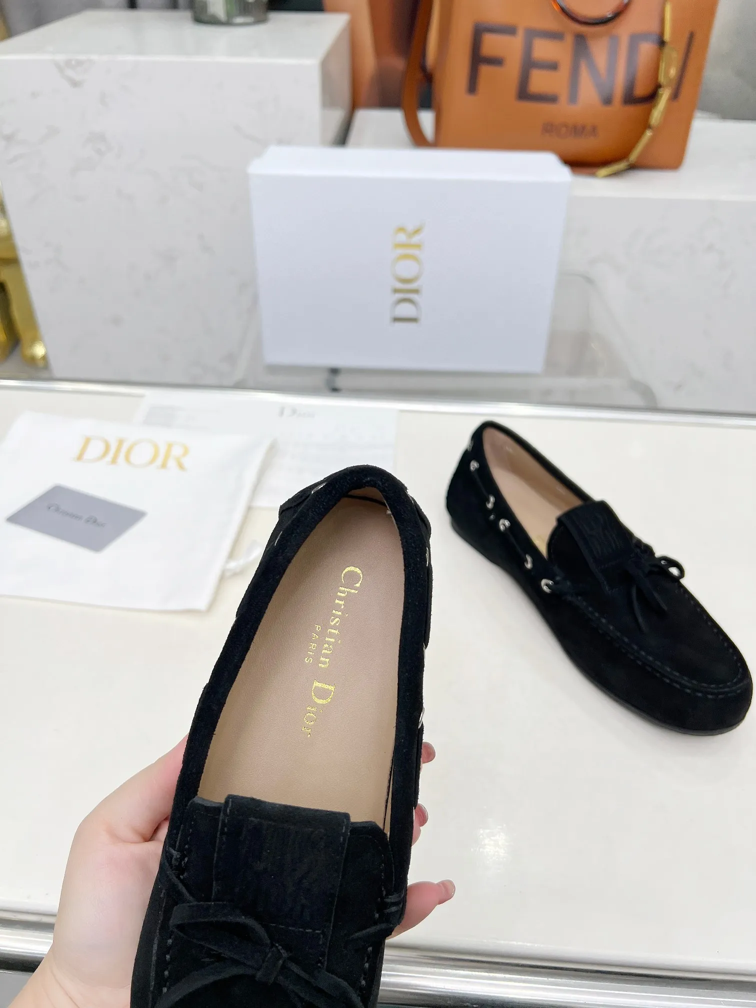 👟👟Ex-factory price 500👟👟 Dior's new spring and summer ultra-light jelly series loafers are brand new. The layout strives to create fashionable classic items. New products created at the first substantial show of Paris Fashion Week. The inspiration is cleverly combined by the D chief designer on the perfect shoe shape. Paired with brand buckles, it is even more fashionable! Original version, perfect and exquisite workmanship!  ✔️Upper: original fabric ✔️Inner lining: imported sheepskin lining ✔️Sole: original outsole ✔️Size: #35-41 (40 41 customized items are not returnable)